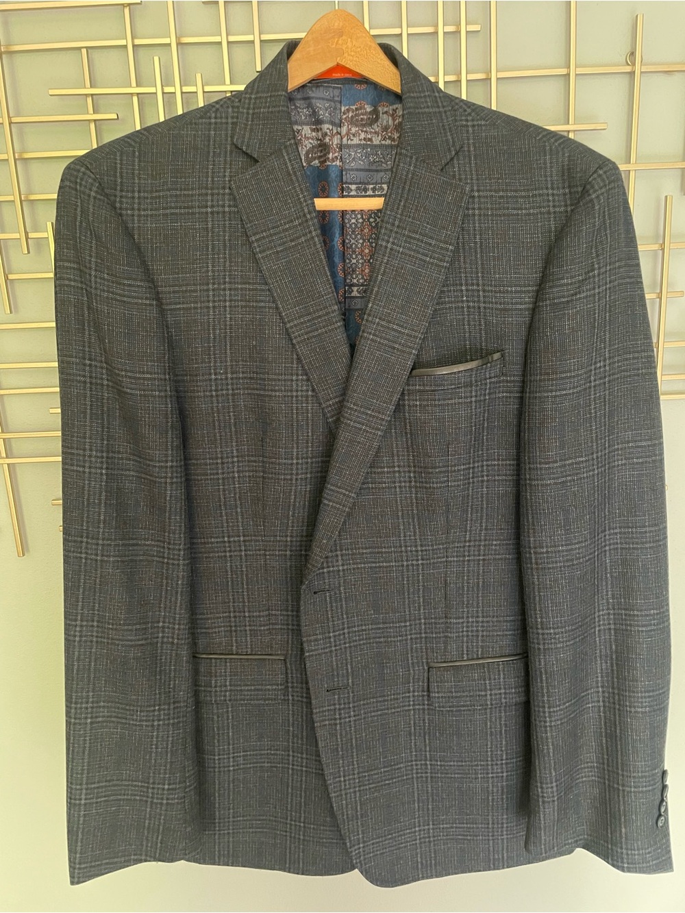 TALLIA Gray Windowpane Plaid Sport Coat. Fall, Winter, Spring weight.